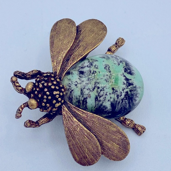 An Antique Gold Tone Bee  With A With A aqua Green And Blackish Stripe Body Pin - Picture 4 of 4